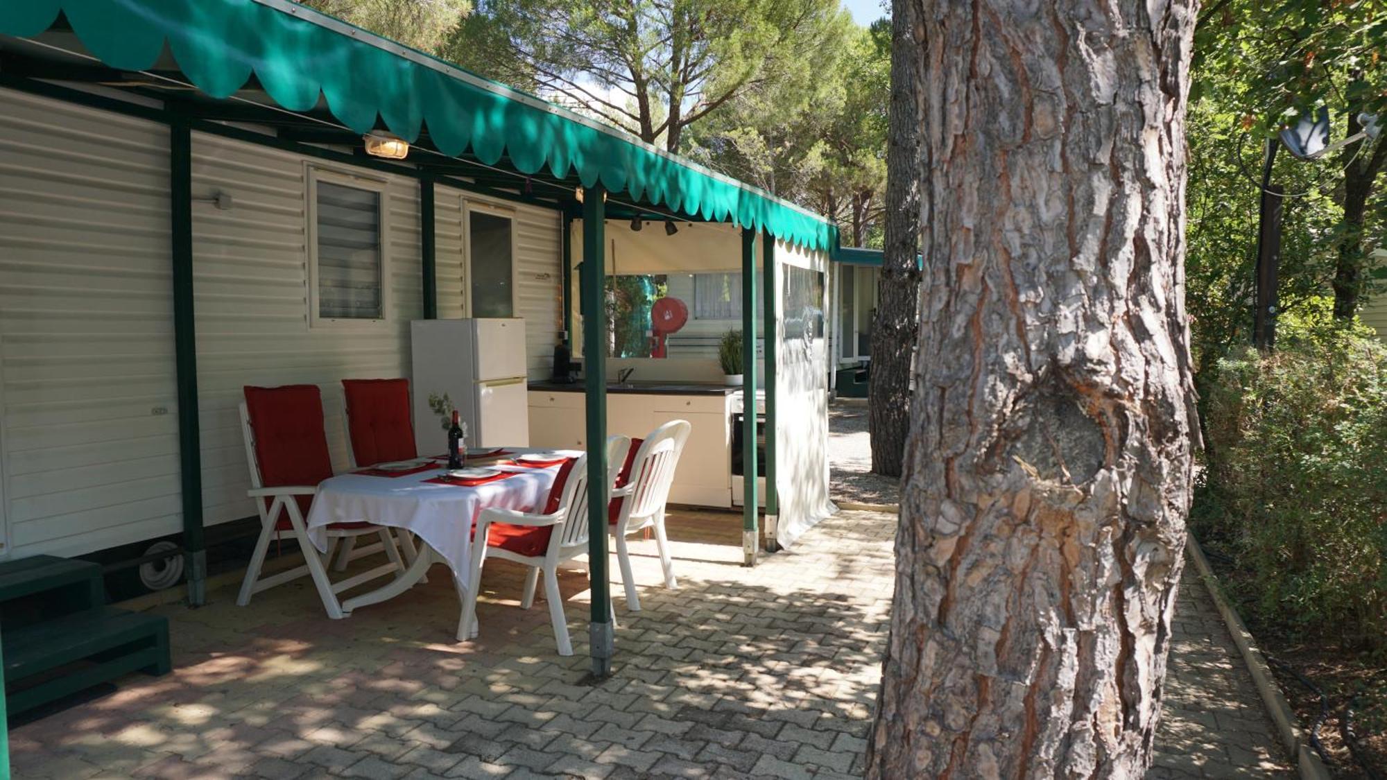 Chalets Met Buitenkeuken Op Camping Lei Suves - Joycasa Рокбрюн-сюр-Аржан Экстерьер фото
